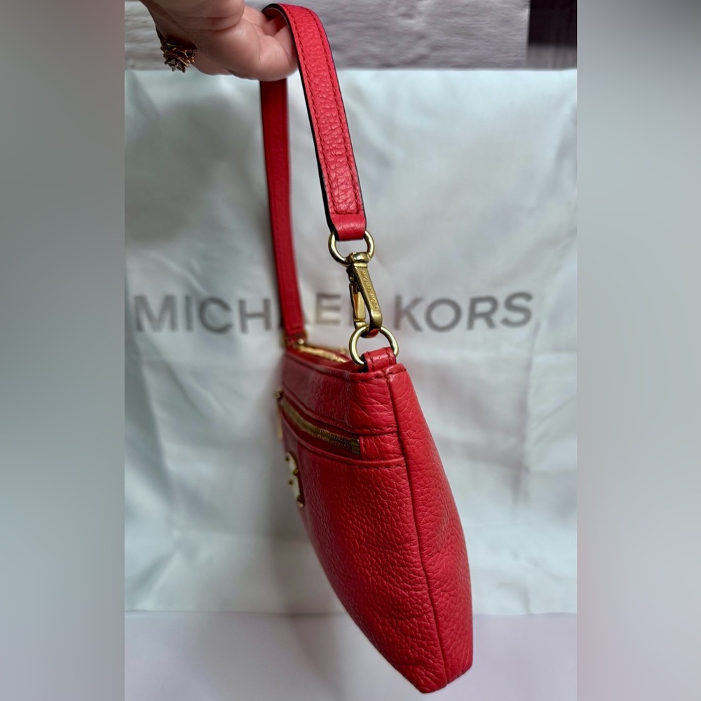 Michael Kors Pink Large Wristlet pebble leather Bag with Gold Accents EUC - Picture 6 of 16